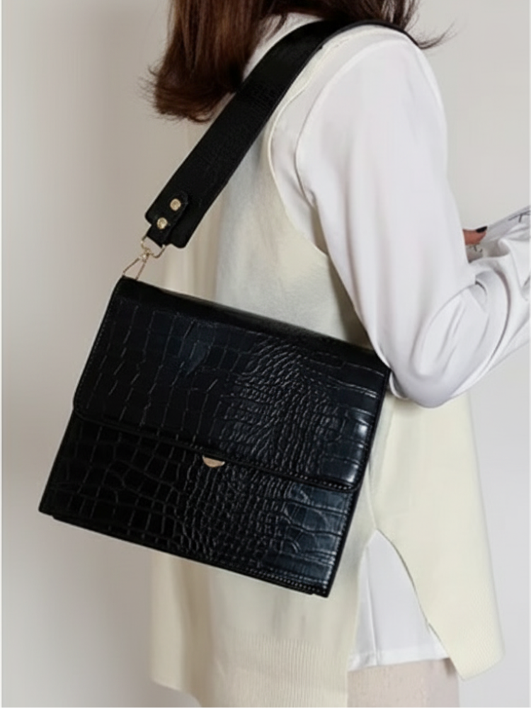 Croc-Embossed Leather Crossbody Bag – Sophisticated & Timeless