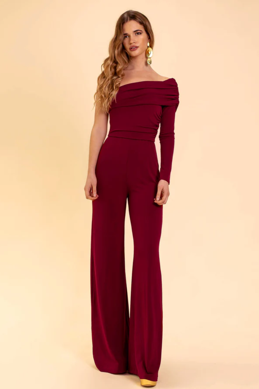 Refined One-Shoulder Jumpsuit – Burgundy Draped Evening Silhouette