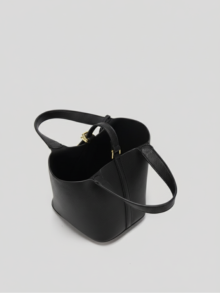 Elegant Leather Bucket Bag – Timeless & Elegant