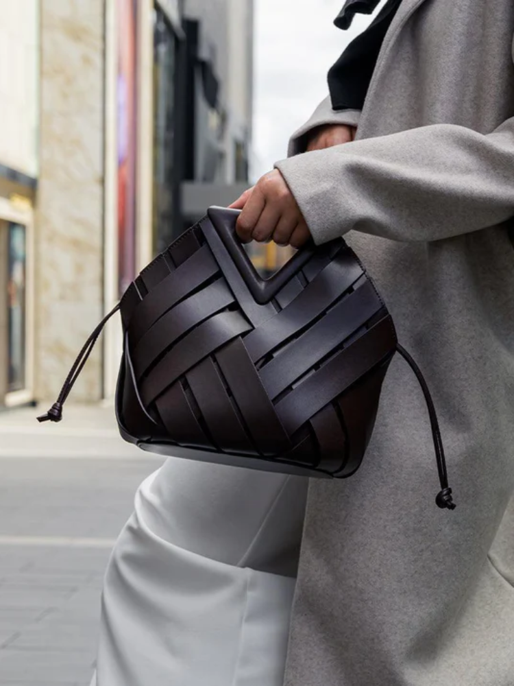 Sophisticated Woven Leather Handbag – Timeless & Elegant