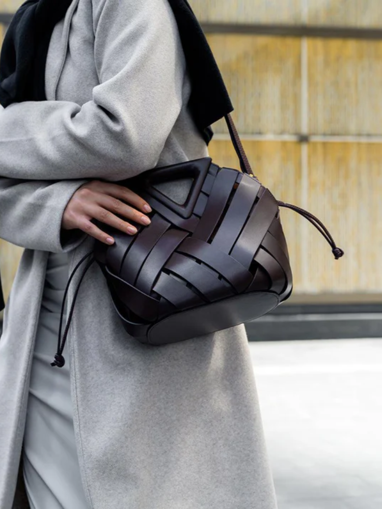Sophisticated Woven Leather Handbag – Timeless & Elegant