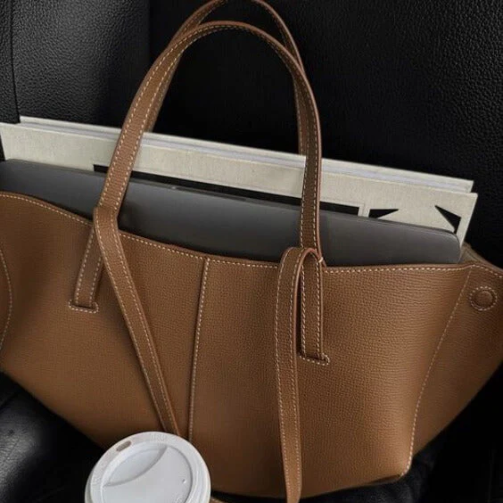 Elegant Leather Shoulder Bag – Classic Luxury & Functionality