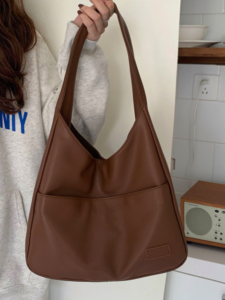Chic Leather Shoulder Bag – Modern & Versatile