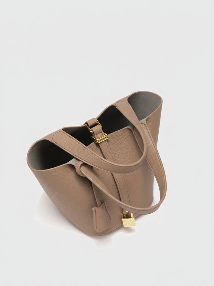 Elegant Leather Bucket Bag – Timeless & Elegant