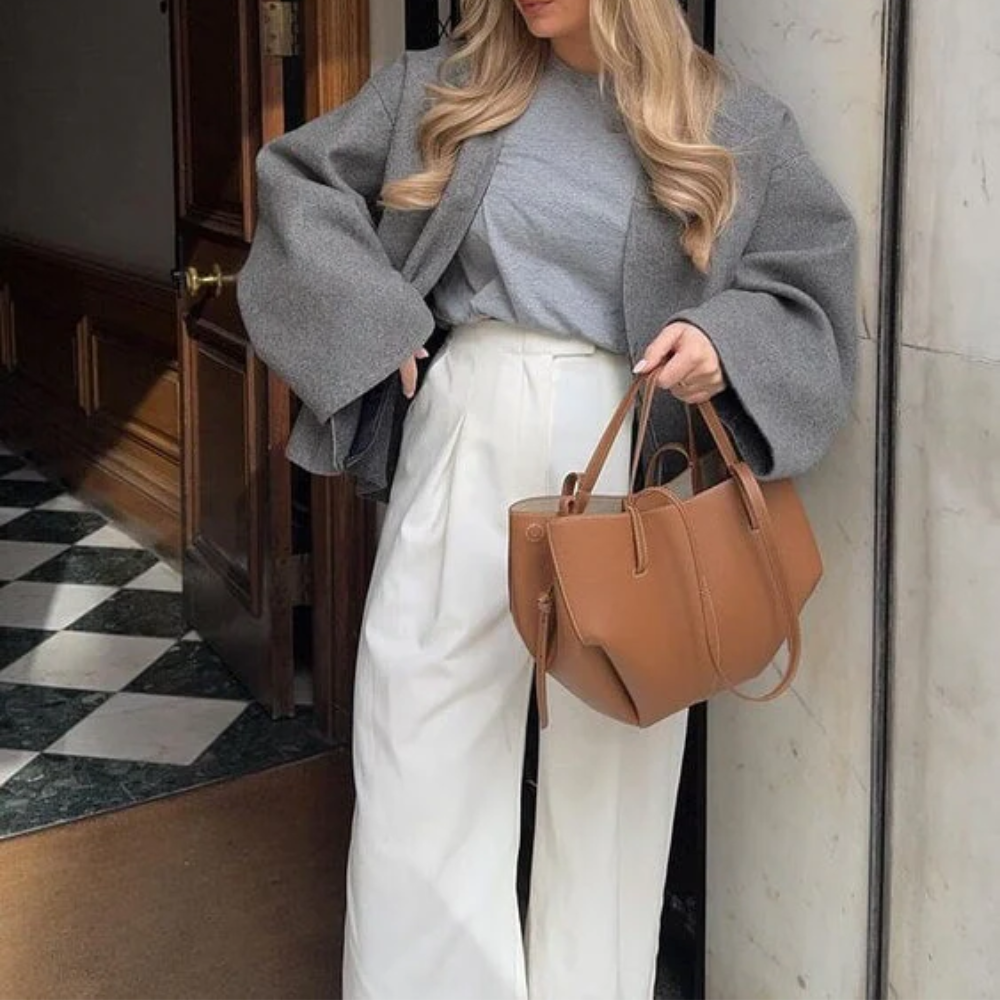Elegant Leather Shoulder Bag – Classic Luxury & Functionality