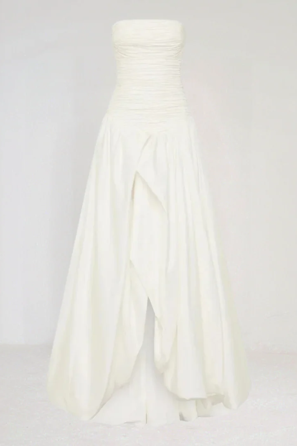 Strapless Maxi Dress – Elegant Ruched Bodice with Voluminous Hem