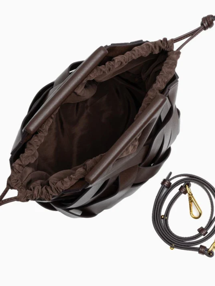 Sophisticated Woven Leather Handbag – Timeless & Elegant