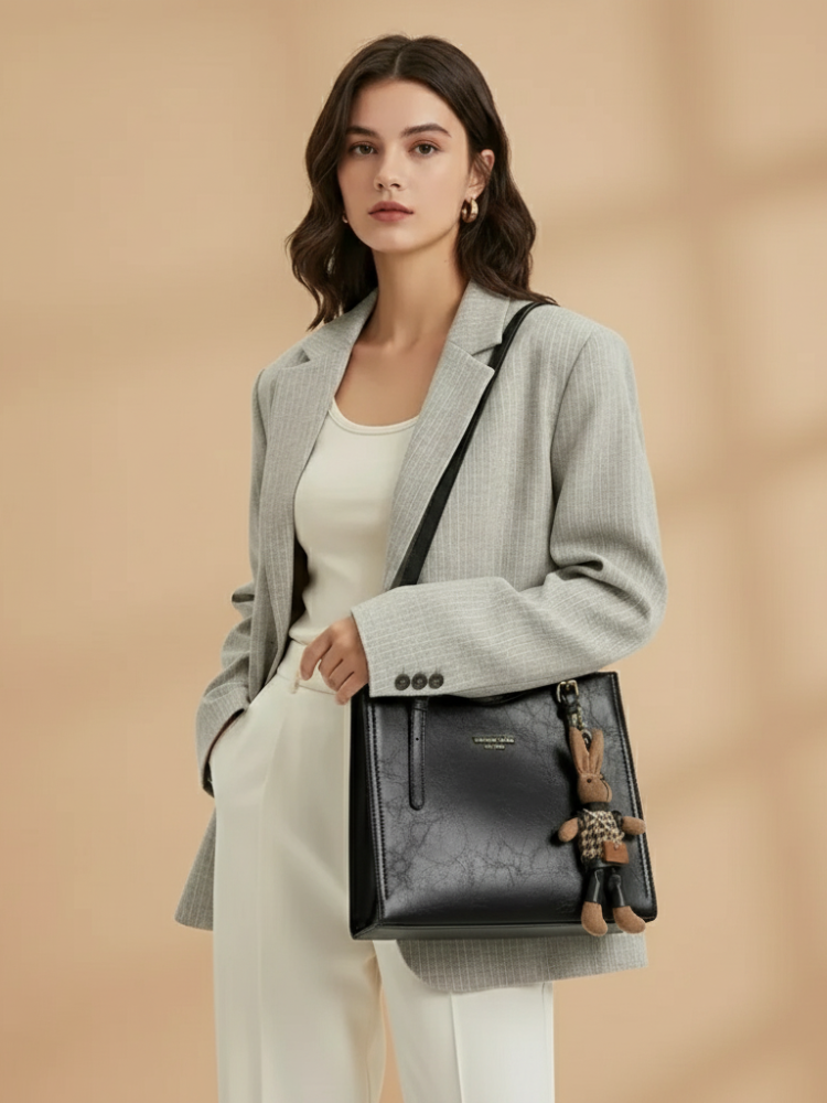 Polished Leather Shoulder Bag – Classic Luxury & Functionality