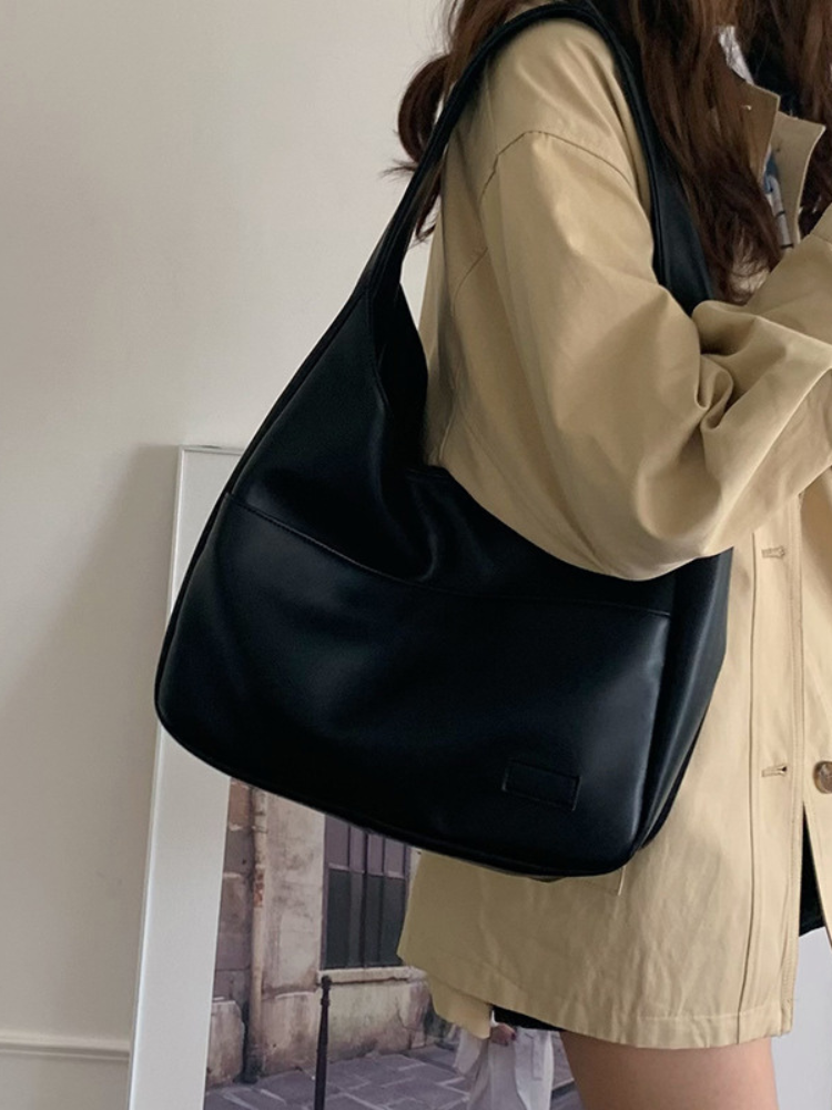 Chic Leather Shoulder Bag – Modern & Versatile